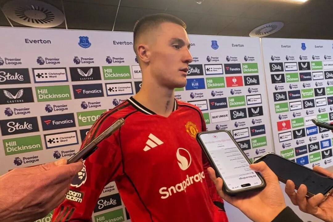 谢什科首谈至今无缘为卡里克先发!自曝曼联特训细节,功臣并非贝巴